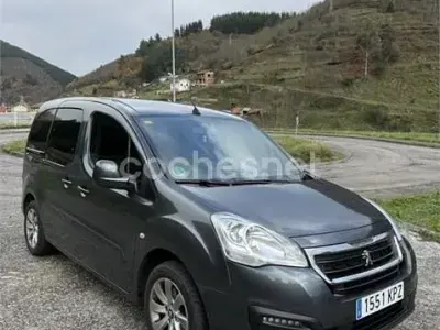 Usado Peugeot Partner Tepee Active 100 CV (73 kW) 2016 Gris / plata Monovolumen
