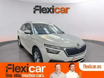 Usado Skoda Kamiq Ambition 110 CV (80 kW) 2021 Blanco SUV