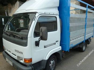 usado Nissan Cabstar CAJA FRUTERA CON PUERTA ELEVADORA TRASERA.MEDIDAs interiores utiles:l-3.65 x anch-1,90M x alt-1,90M.