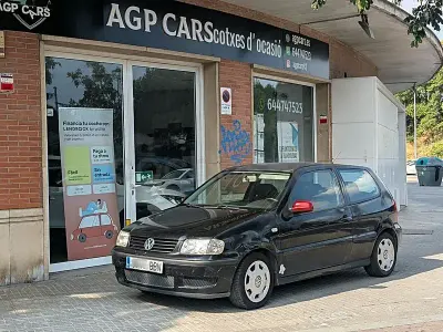 Usado VW Polo Trendline 60 CV (44 kW) 2001 Negro Utilitario