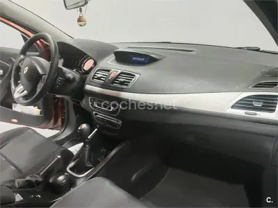 Usado Renault Mégane Dynamique 130 CV (95 kW) 2010 Naranja Berlina