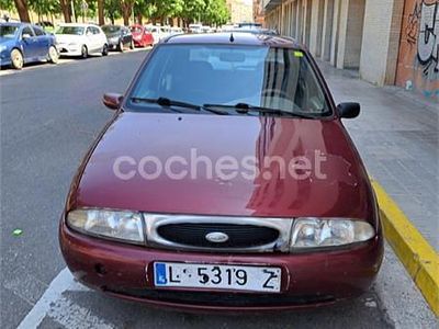 Usado Ford Fiesta Ghia 75 CV (55 kW) 1996 Rojo Utilitario