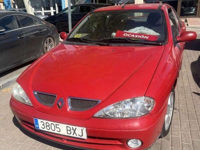 Usado Renault Mégane II Dynamique 98 CV (72 kW) 2002 Rojo Utilitario