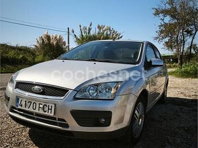 Gris / plata Usado 2006 Ford Focus Trend Berlina | 3900 € (Precio justo)