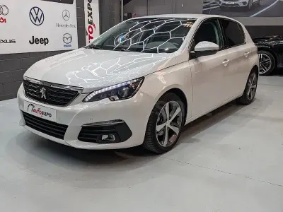 Usado Peugeot 308 Allure 130 CV (95 kW) 2018 Blanco Berlina