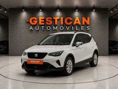 Usado Seat Arona Style 110 CV (80 kW) 2023 Blanco SUV