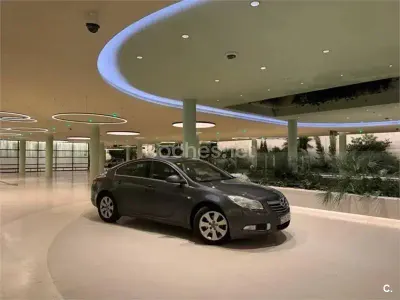 Usado Opel Insignia Edition 130 CV (95 kW) 2010 Gris / plata Berlina