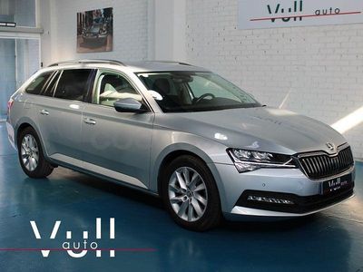 Usado Skoda Superb Ambition 150 CV (110 kW) 2021 Gris / plata Familiar