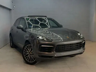 Käytetty Porsche Cayenne 462 HP (339 kW) 2022 Harmaa Katumaasturi