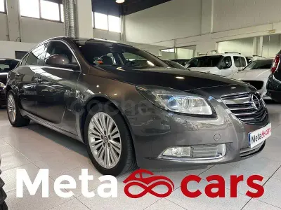 Usado Opel Insignia Excellence 140 CV (102 kW) 2012 Gris / plata Berlina