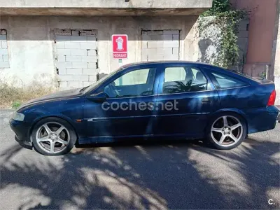 Usado Opel Vectra 100 CV (73 kW) 2001 Azul Berlina