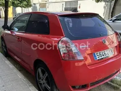 Używany Fiat Stilo 140 KM (102 kW) 2005 Czerwony Sedan/Limuzyna