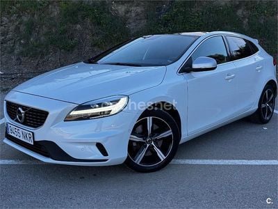 Usado Volvo V40 R-Design Momentum 152 CV (111 kW) 2019 Blanco Berlina