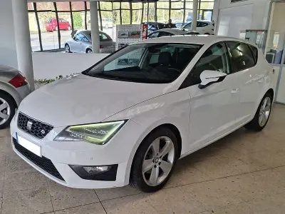 Usado Seat Leon FR 122 CV (89 kW) 2014 Blanco Berlina