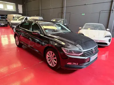 Usado VW Passat Advance 120 CV (88 kW) 2017 Negro Berlina