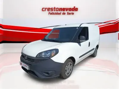 Usado Fiat Doblò 105 CV (77 kW) 2022 Blanco Monovolumen