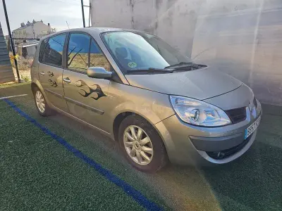 Usado Renault Scénic 130 CV (95 kW) 2007 Gris / plata Monovolumen