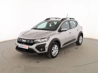 Usado Dacia Sandero Expression 91 CV (66 kW) 2023 Plata Berlina