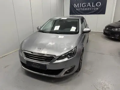 Usado Peugeot 308 Active 110 CV (80 kW) 2016 Gris / plata Berlina
