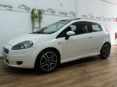 Usado Fiat Grande Punto 95 CV (69 kW) 2009 Blanco Utilitario