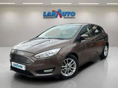 Usado Ford Focus Trend+ 120 CV (88 kW) 2017 Marrón Utilitario