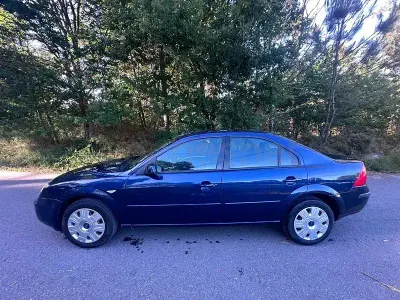 Usado Ford Mondeo Futura 115 CV (84 kW) 2005 Azul Berlina
