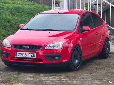 Usado Ford Focus Trend 115 CV (84 kW) 2008 Rojo Berlina