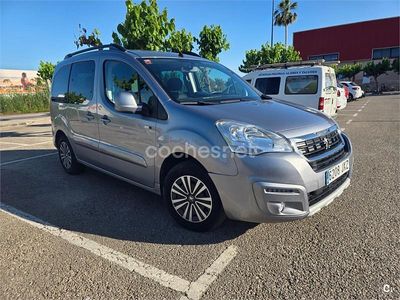 Usado Peugeot Partner Tepee Active 100 CV (73 kW) 2016 Gris / plata Monovolumen