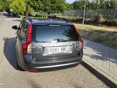 Usado Volvo V50 Momentum 109 CV (80 kW) 2010 Gris / plata Familiar