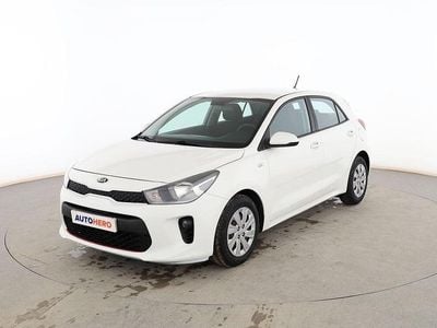Usado Kia Rio 85 CV (62 kW) 2018 Blanco Berlina