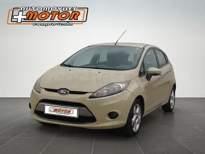 Usado Ford Fiesta Trend 68 CV (50 kW) 2009 Beige Berlina