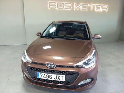 Usado Hyundai i20 84 CV (61 kW) 2017 Marrón Utilitario