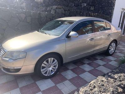 Beige Usado 2007 VW Passat Highline Berlina | 6900 € (Un poco caro)