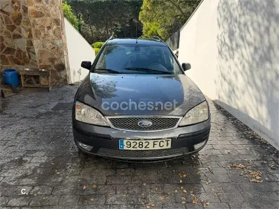 Usado Ford Mondeo Trend 155 HP (114 kW) 2006 Cinzento Carrinha