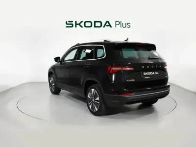 Usado Skoda Karoq Selection 150 CV (110 kW) 2024 Negro SUV