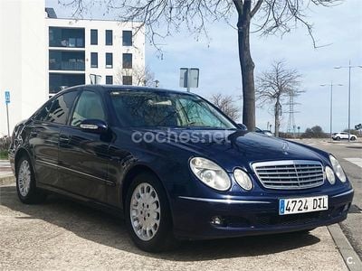 Usado Mercedes E220 Elegance 150 CV (110 kW) 2005 Azul Berlina