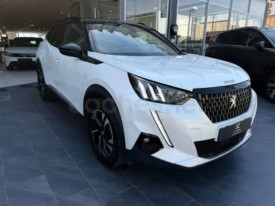 Usado Peugeot 2008 GT-line 130 CV (95 kW) 2020 Blanco SUV