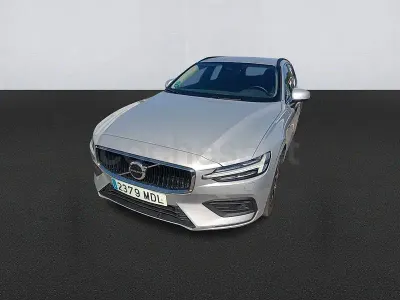 Usado Volvo V60 Core 197 CV (144 kW) 2023 Gris / plata Familiar