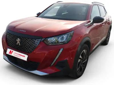 Usado Peugeot 2008 Allure 131 CV (96 kW) 2023 Rojo SUV