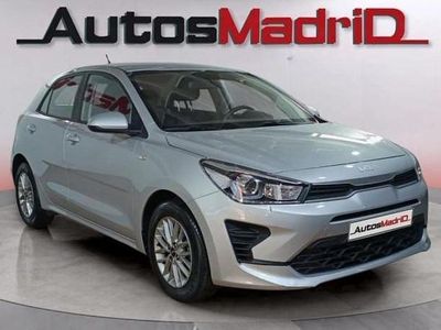 Usado Kia Rio 84 CV (61 kW) 2022 Gris Utilitario