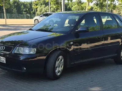 Usado Audi A3 Ambition 102 CV (75 kW) 2003 Azul Utilitario