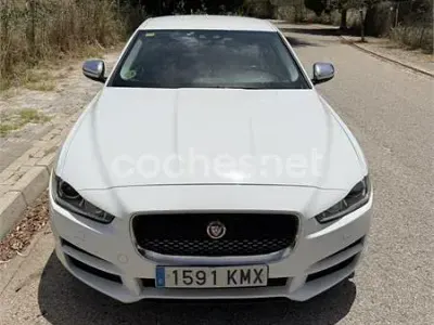 Usado Jaguar XE R-Sport 180 CV (132 kW) 2018 Blanco Berlina