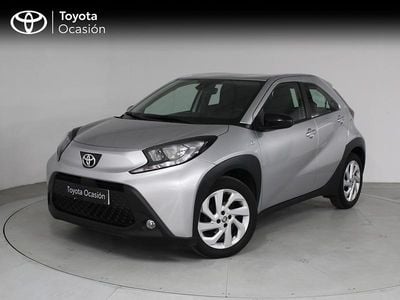 Usado Toyota Aygo X Play 72 CV (52 kW) 2024 Gris / plata SUV