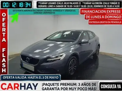 Usado Volvo V40 Momentum 121 HP (88 kW) 2018 Cinzento Sedan