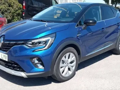 Usado Renault Captur Zen 160 CV (117 kW) 2022 Azul SUV