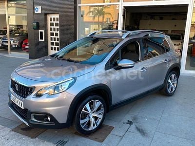 Usado Peugeot 2008 Allure 110 CV (80 kW) 2018 Gris / plata SUV