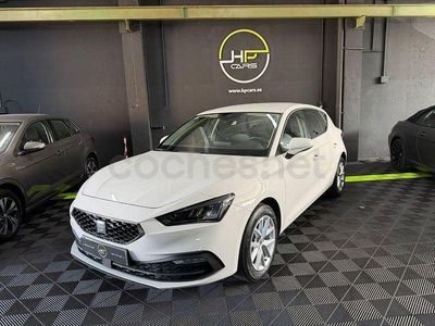 Używany Seat Leon Style 115 KM (84 kW) 2022 Biały Sedan/Limuzyna