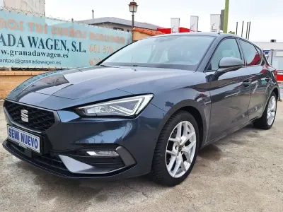 Usado Seat Leon FR 150 CV (110 kW) 2021 Gris / plata Berlina