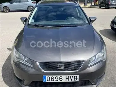 Usado Seat Leon ST Reference 105 HP (77 kW) 2014 Cinzento Carrinha