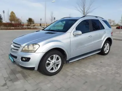 Usado Mercedes ML300 224 CV (164 kW) 2006 Gris SUV